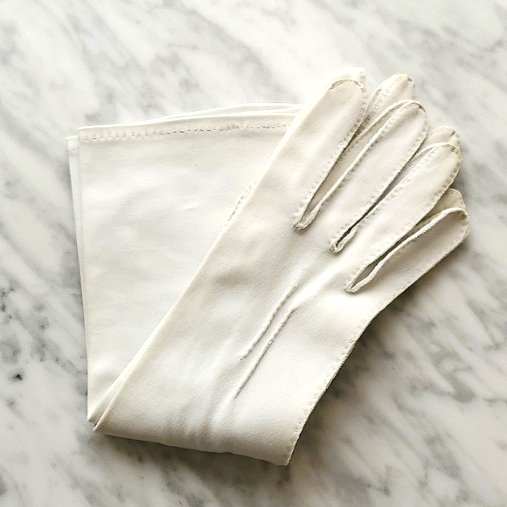 Pristine cream colored Vintage cotton hand stitched gloves